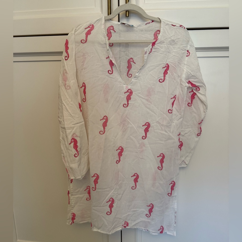 Roberta Roller Rabbit White Top with Pink Seahorse Motif